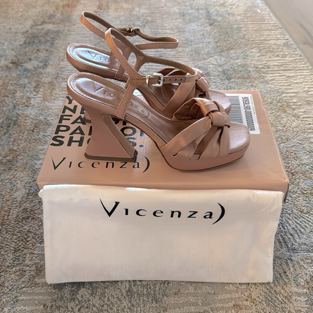 NEW IN BOX VICENZA KNOTTED HEELS
